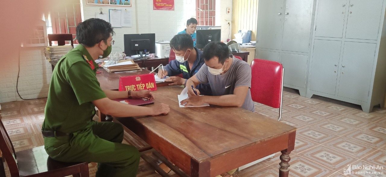 Yên Thành xử phạt 6 thanh niên ra đường không đeo khẩu trang 12 triệu đồng