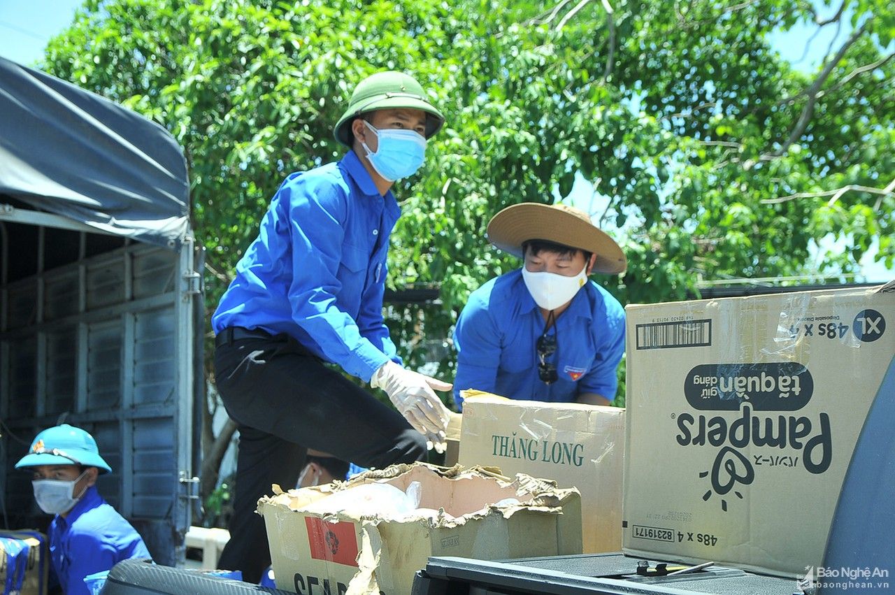 Người dân Nghệ An đồng lòng hướng về tuyến đầu chống dịch 