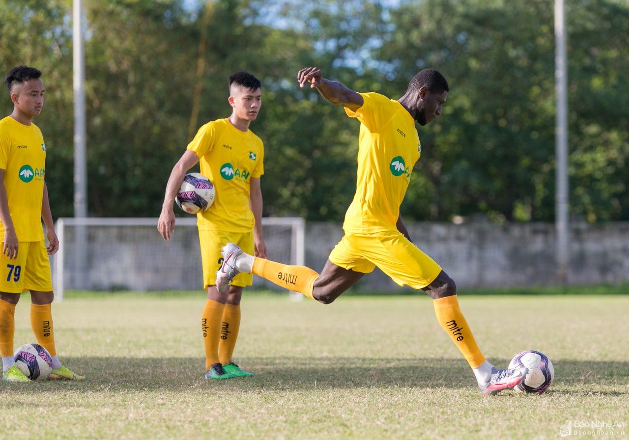 Lãnh đạo CLB SLNA chia sẻ xung quanh vấn đề dừng giải đấu V.League 2021