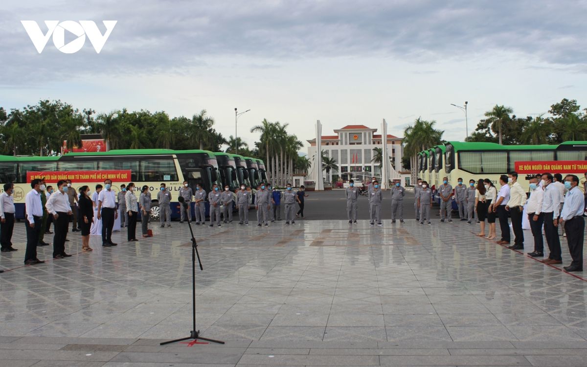Quảng Nam: 10 xe ô tô xuất phát vào thành phố Hồ Chí Minh đón người dân