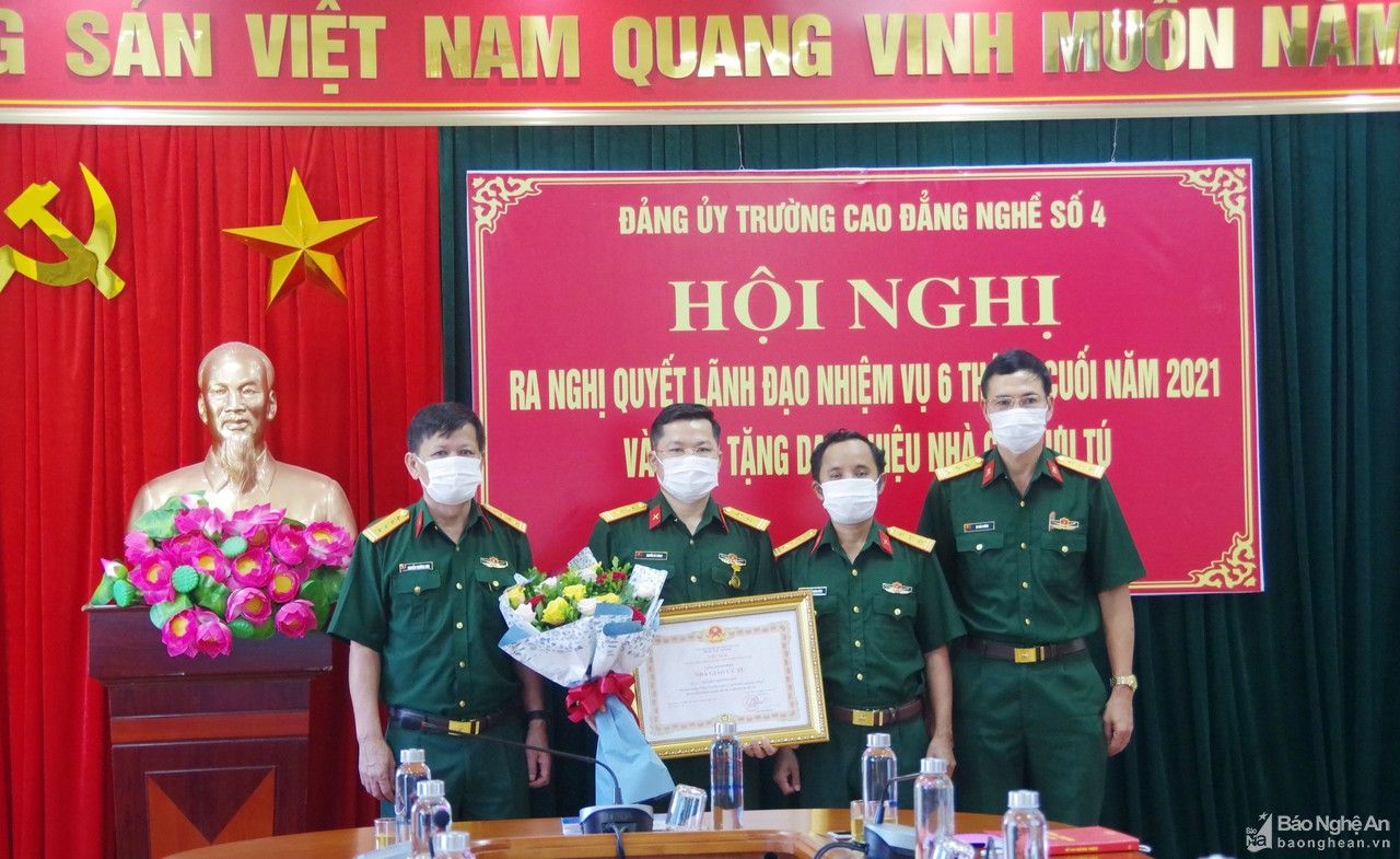 Giảng viên Trường Cao đẳng nghề số 4 - Bộ Quốc phòng được tặng danh hiệu Nhà giáo ưu tú 