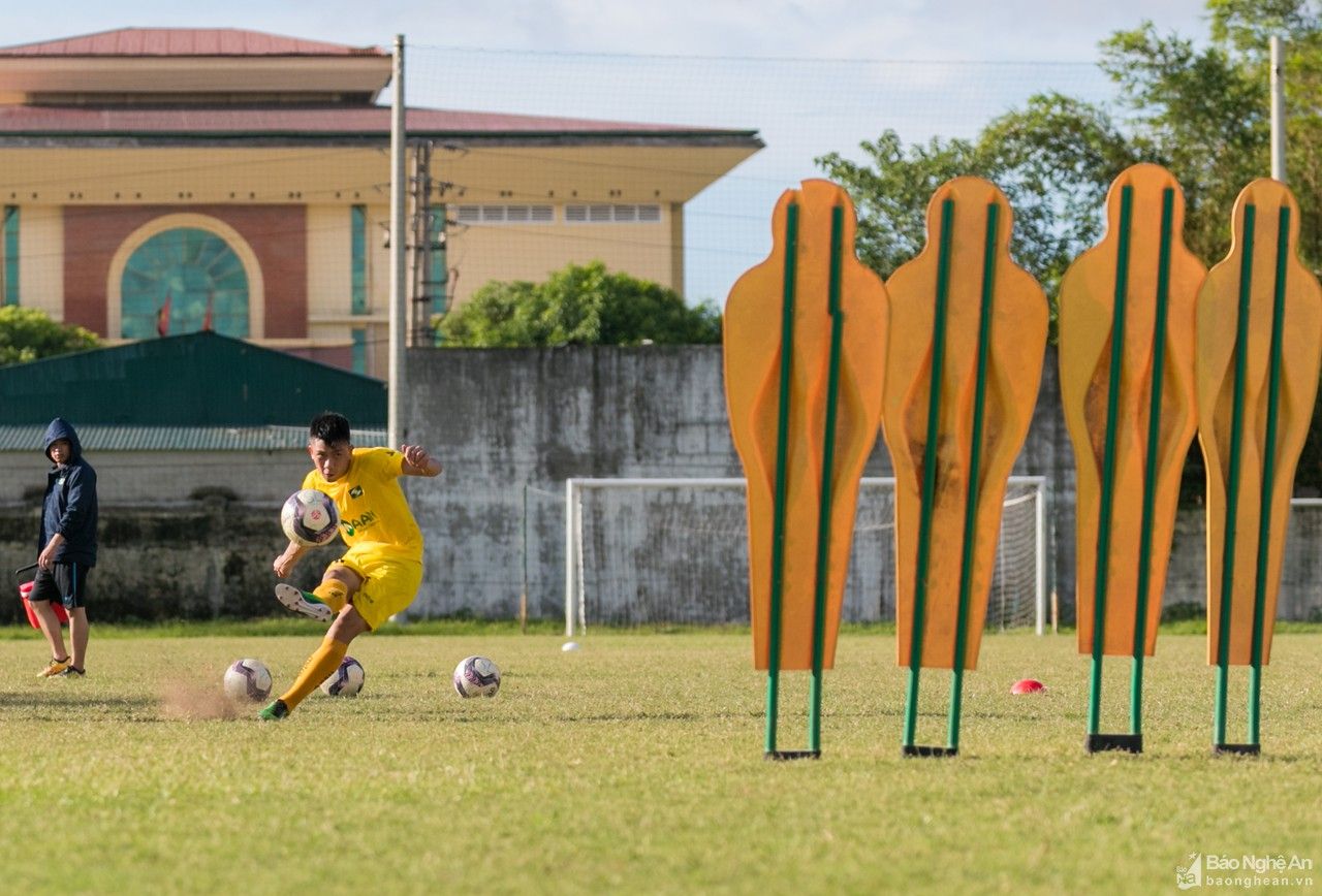 Phan Văn Đức hứng khởi trong ngày hội quân cùng SLNA