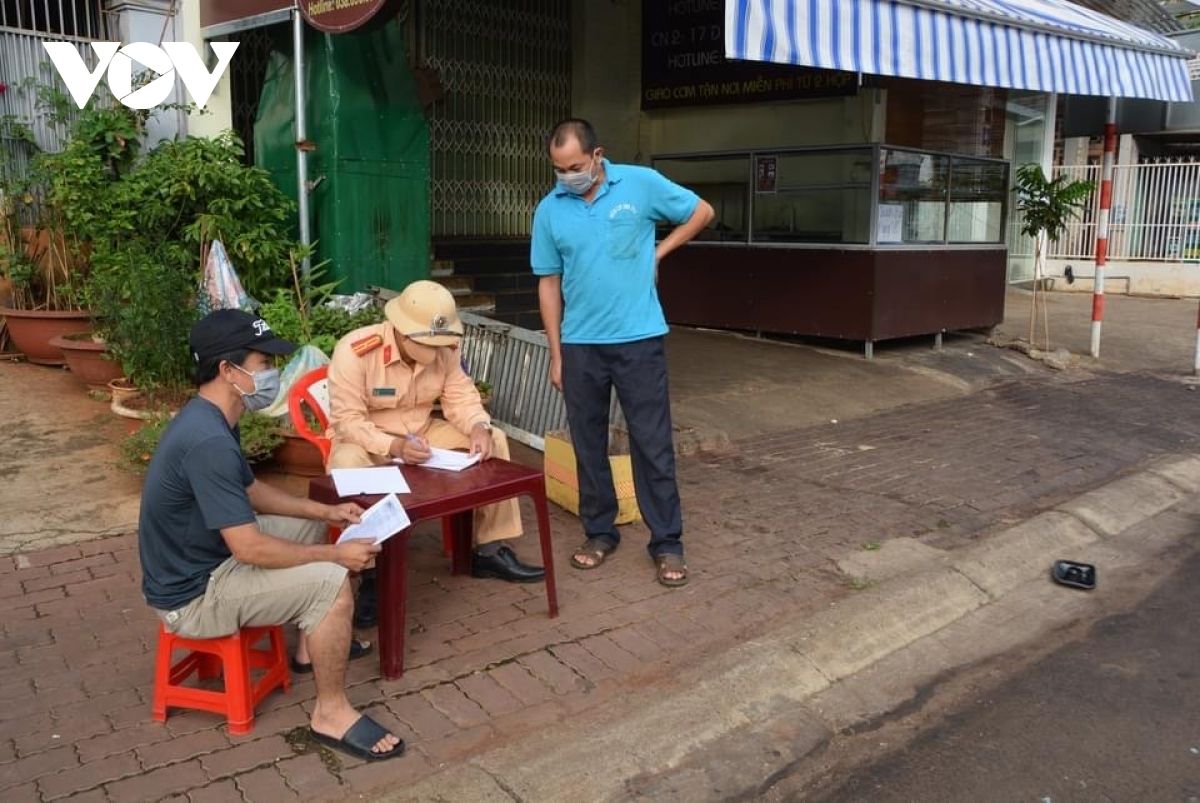 3 tuần thực hiện Chỉ thị 16, Buôn Ma Thuột (Đắk Lắk) xử phạt gần 700 người