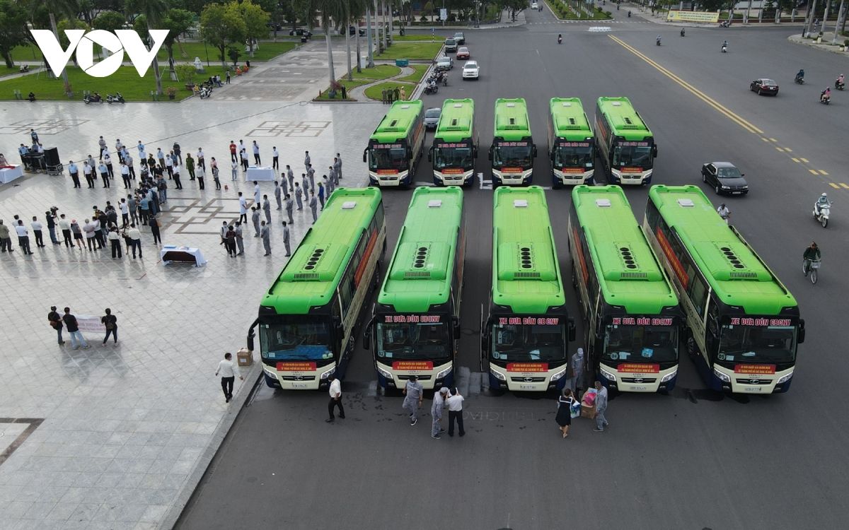 Quảng Nam: 10 xe ô tô xuất phát vào thành phố Hồ Chí Minh đón người dân