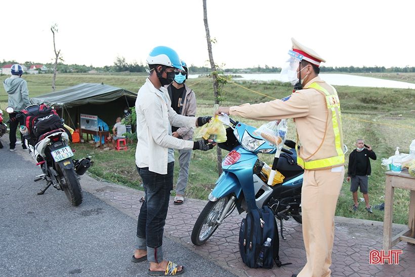 Hà Tĩnh chủ động phương án phòng dịch khi gia tăng lượng người đi xe máy từ miền Nam về quê