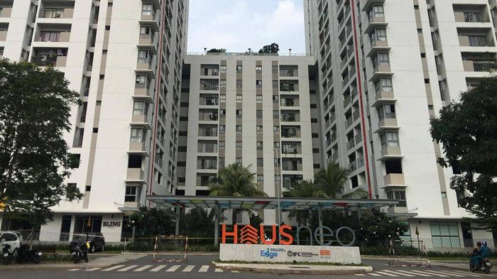 Ba chung cư ở Thủ Đức bị phong tỏa vì có ca nghi nhiễm Covid-19