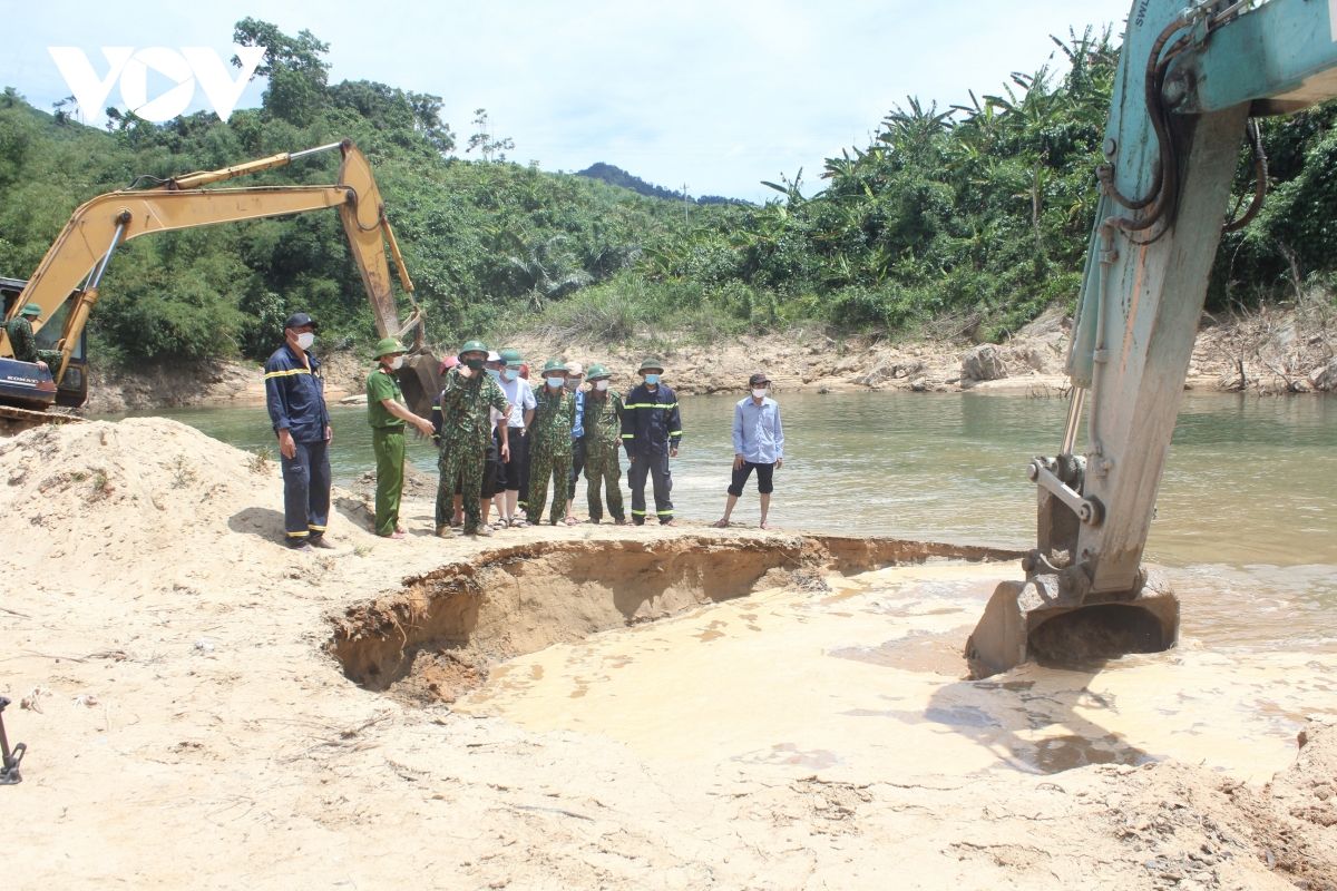 Nối lại tìm kiếm các công nhân mất tích tại Rào Trăng 3