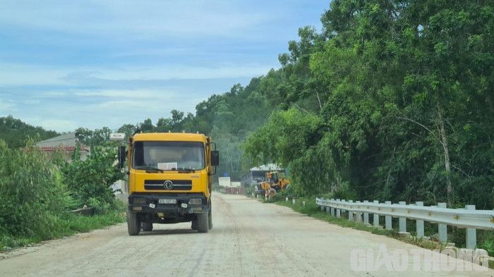 Công an vào cuộc vụ núp bóng làm dự án đào nửa quả đồi mang bán