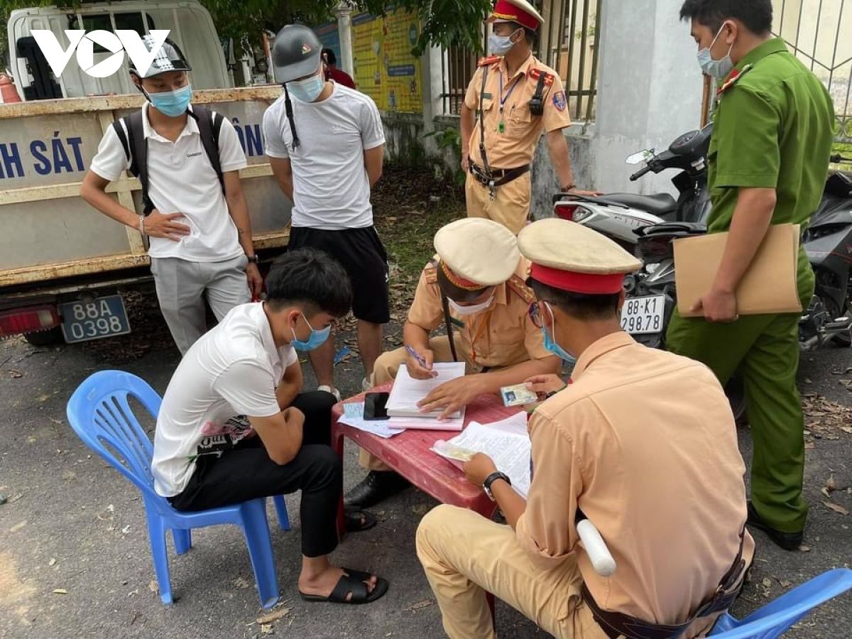 Ngăn chặn kịp thời nhóm thanh thiếu niên có dấu hiệu đua xe trái phép