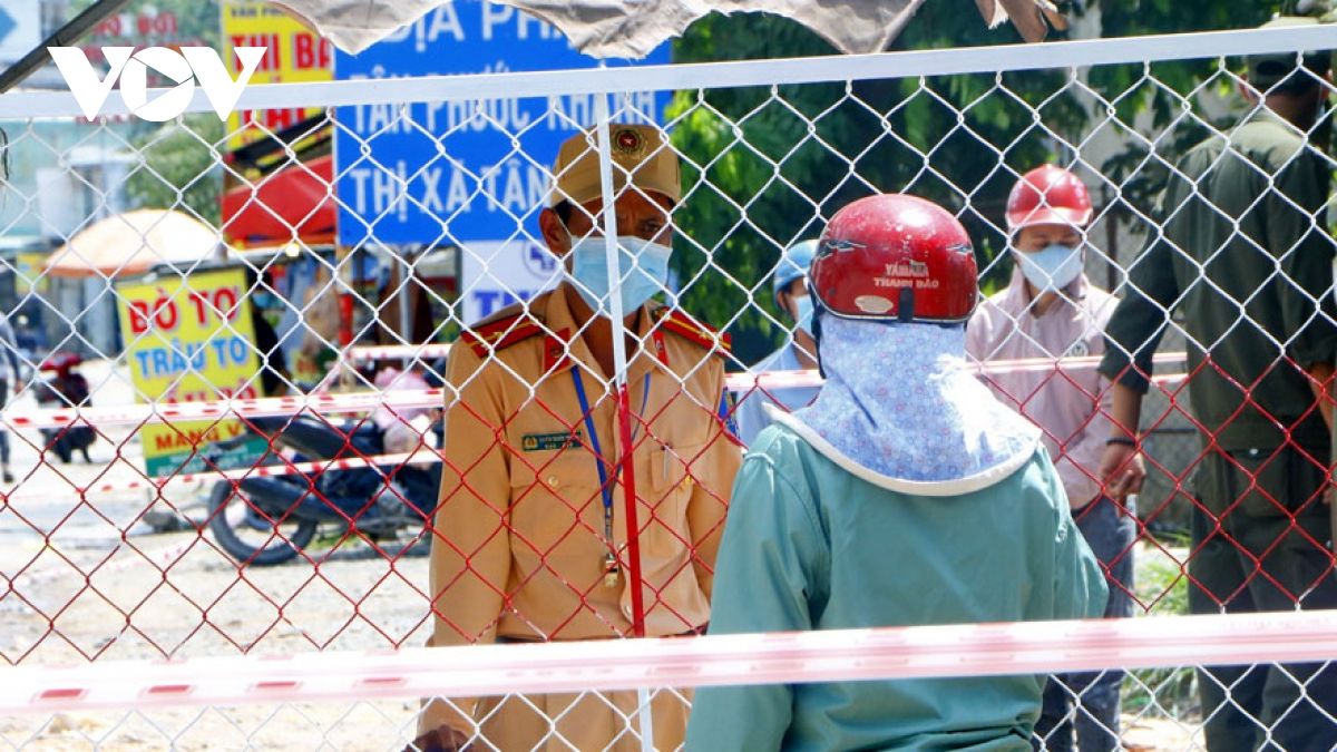 Thêm 14 trường hợp dương tính, Bình Dương giãn cách xã hội 2 địa phương