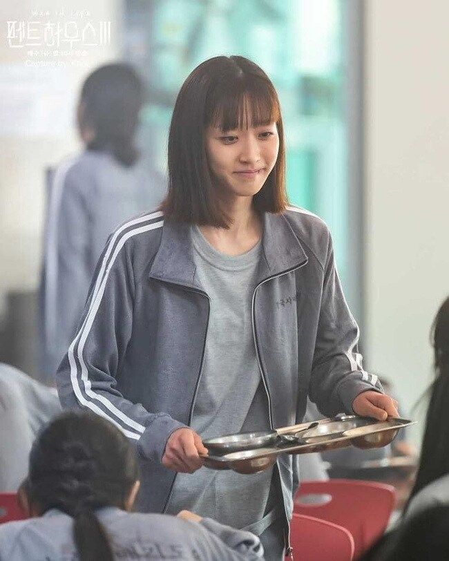 Cuộc chiến thượng lưu tập 8: Seok Kyung bị đánh "sấp mặt"