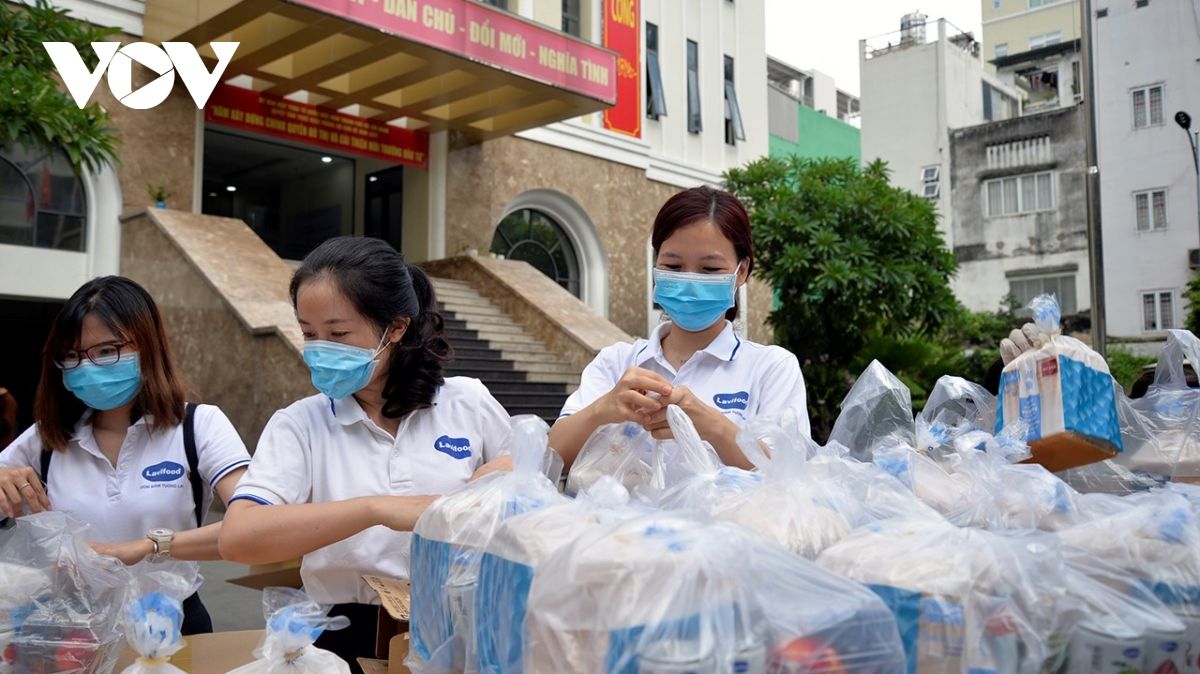 Nhiều địa phương ủng hộ tiền mặt và hàng hoá cho TP.HCM chống dịch