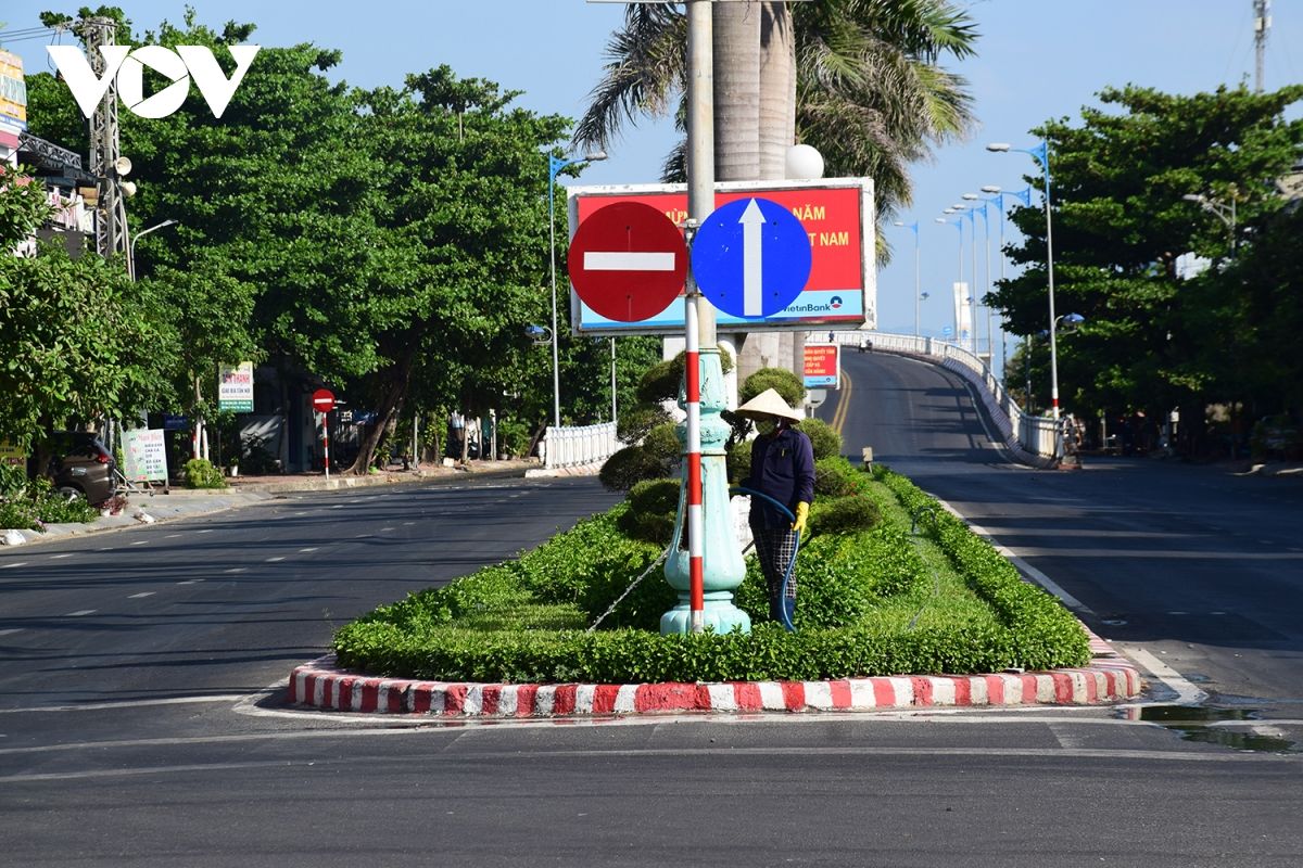 Chùm ảnh: Dịch lây lan nhanh, đường phố Tuy Hòa (Phú Yên) vắng người 