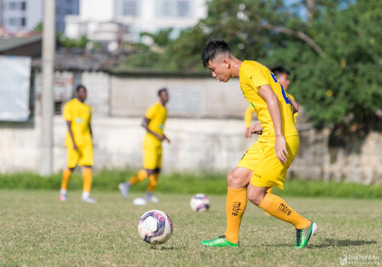 Phan Văn Đức hứng khởi trong ngày hội quân cùng SLNA