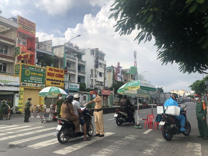 Hình ảnh ngày đầu TP.HCM siết chặt giãn cách xã hội