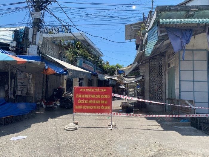 Lý do bố suy thận, 2 thanh niên xin ra ngoài chốt phòng dịch mua ma túy