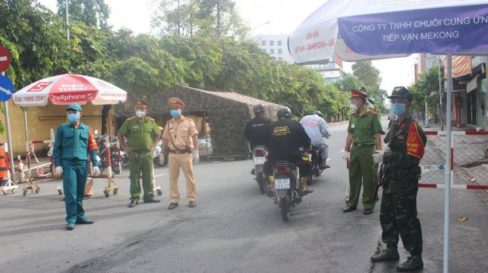 TP.HCM: Ngày đầu thay giấy đi đường mới, nơi cho đi, chỗ bắt quay đầu