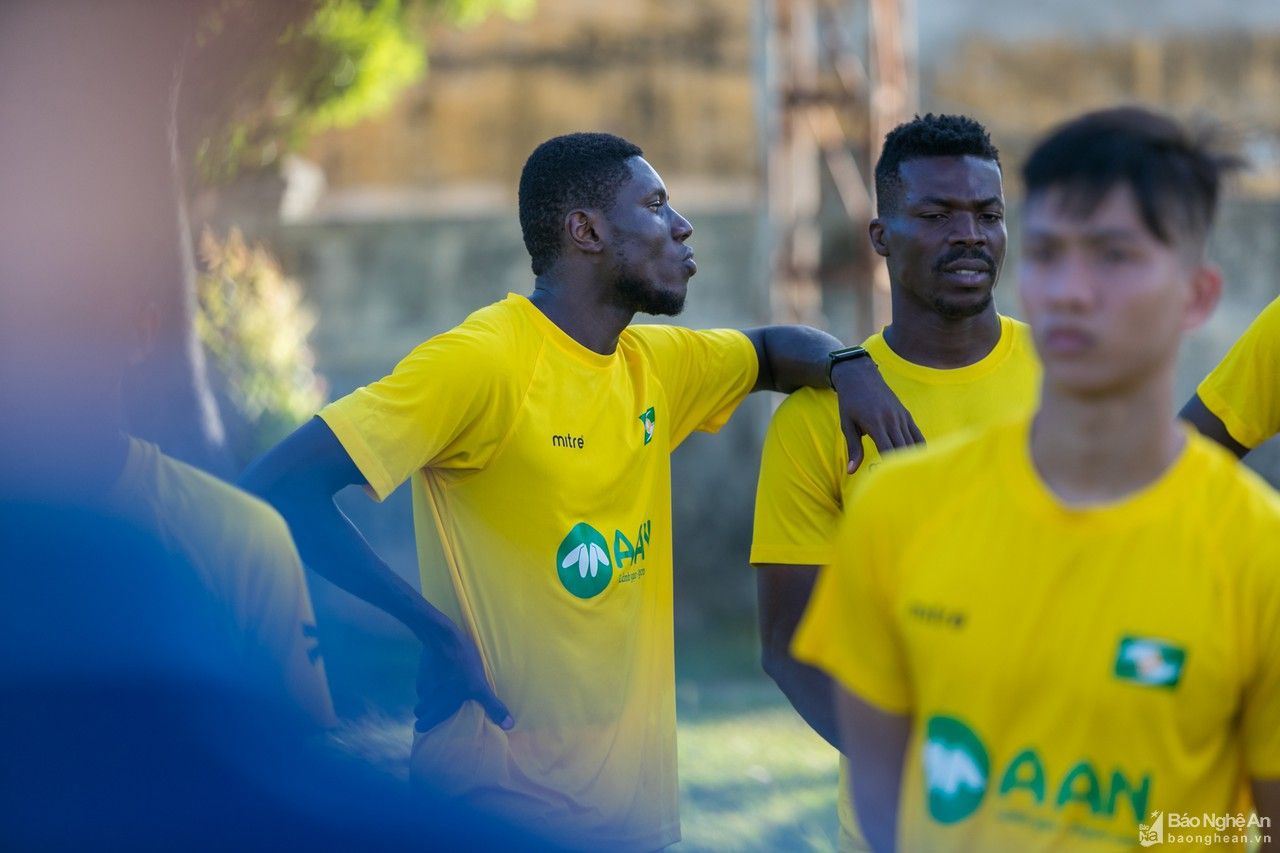 Buổi tập đầu tiên của Olaha trong ngày trở lại SLNA