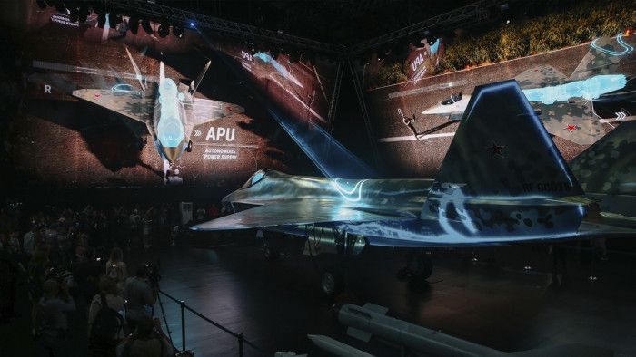 Báo Trung Quốc nói lý do ông Putin đích thân đến xem máy bay The Checkmate