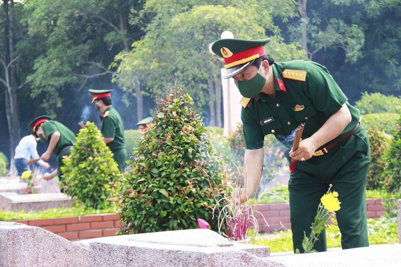 Bộ Tư lệnh Quân khu 4, Bộ CHQS tỉnh Nghệ An tưởng niệm Chủ tịch Hồ Chí Minh và các anh hùng liệt sỹ