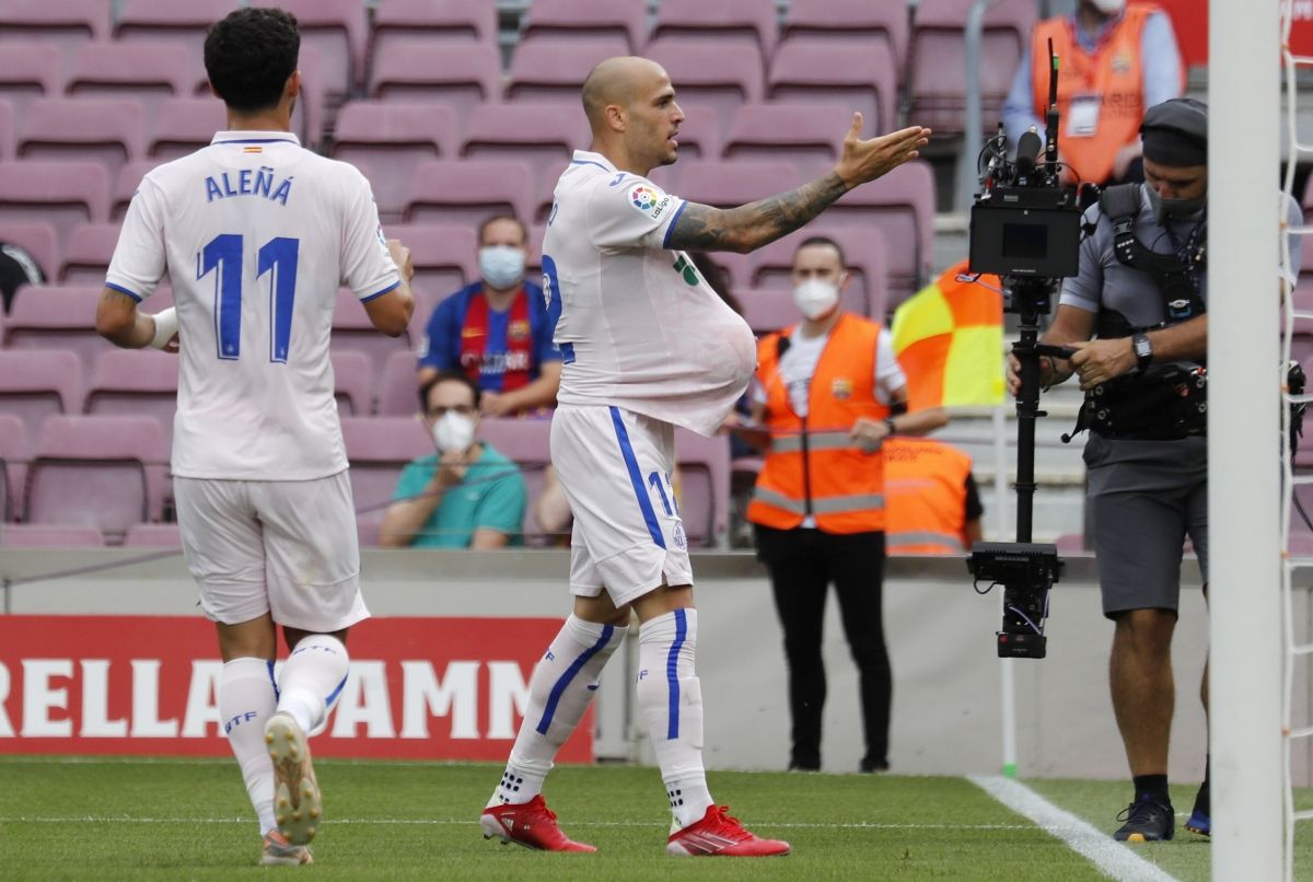 Depay toả sáng đúng lúc, Barca thắng sát nút Getafe