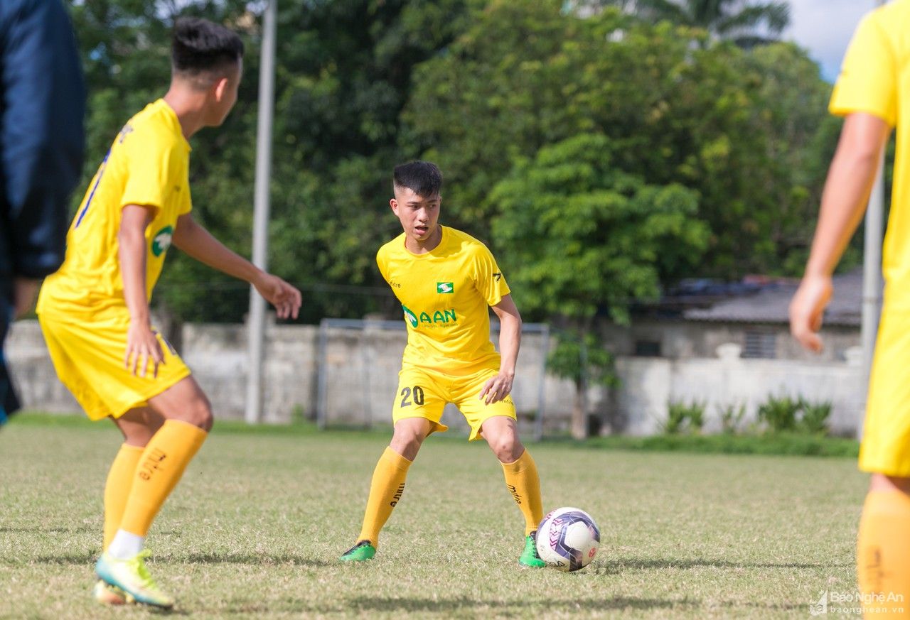 Phan Văn Đức hứng khởi trong ngày hội quân cùng SLNA