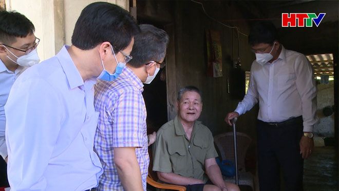 Lãnh đạo tỉnh thăm và tặng quà một số đối tượng chính sách