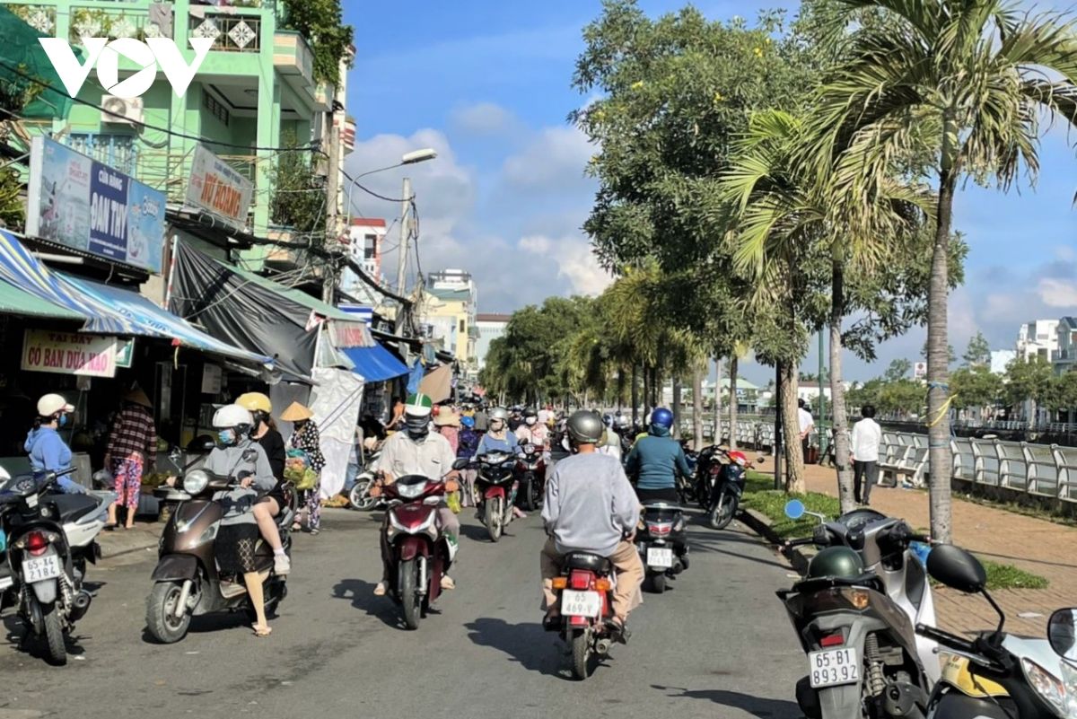 Ngày đầu thực hiện Chỉ thị 15, 16 tại Cần Thơ: Người dân chưa thực hiện nghiêm