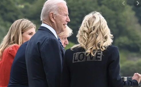 Tổng thống Mỹ Joe Biden nói không muốn về nước khi cùng vợ yêu ở Anh