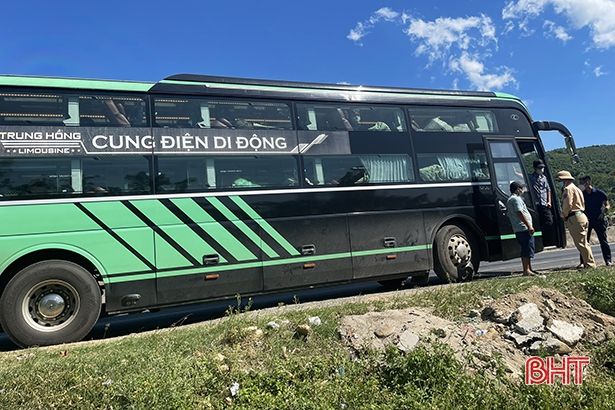 Phát hiện xe khách chở 9 hành khách đi từ vùng dịch về Hà Tĩnh