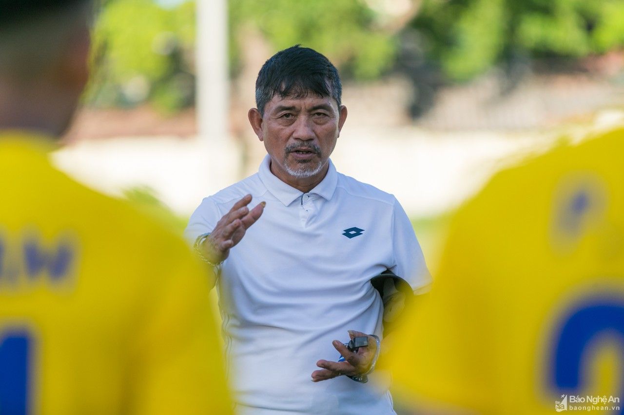 Cận cảnh buổi tập đầu tiên của hai ngoại binh thử việc tại SLNA