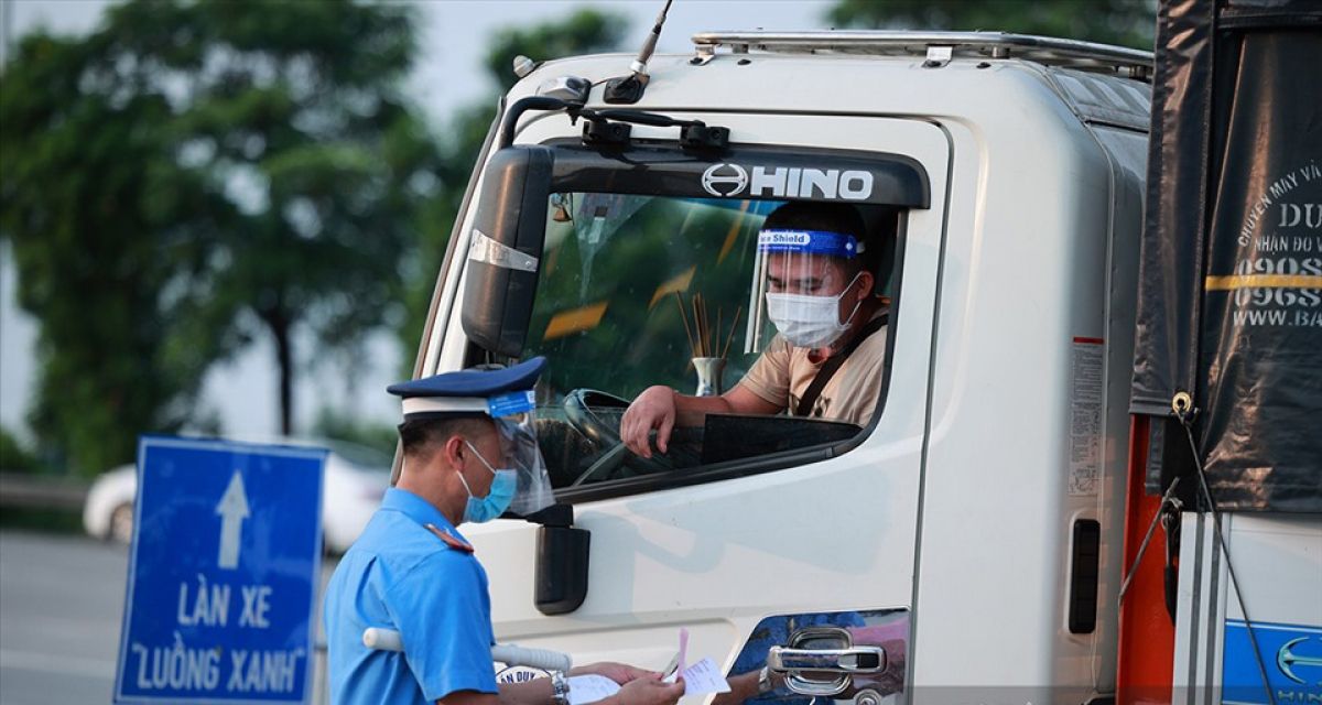 Bộ GTVT yêu cầu lập và công bố “đường dây nóng” gỡ khó vận tải hàng hóa