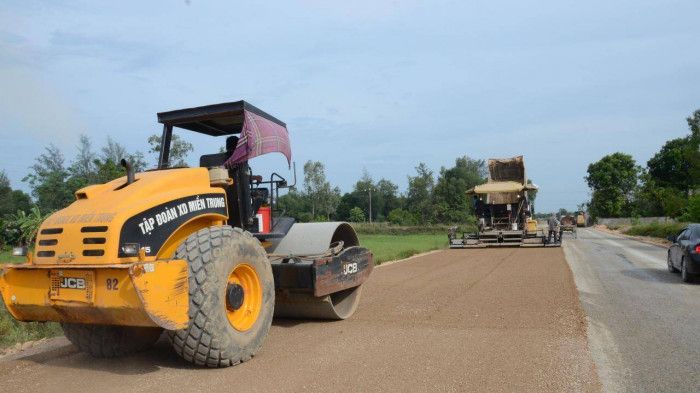 Nghệ An: Dân đồng ý giao mặt bằng, cán bộ vác cả bao tiền trả tận nhà