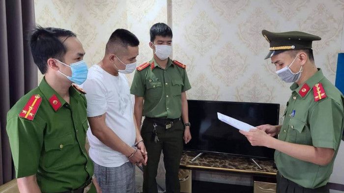 Ở lại Việt Nam trái phép, một người Trung Quốc bị khởi tố, bắt tạm giam