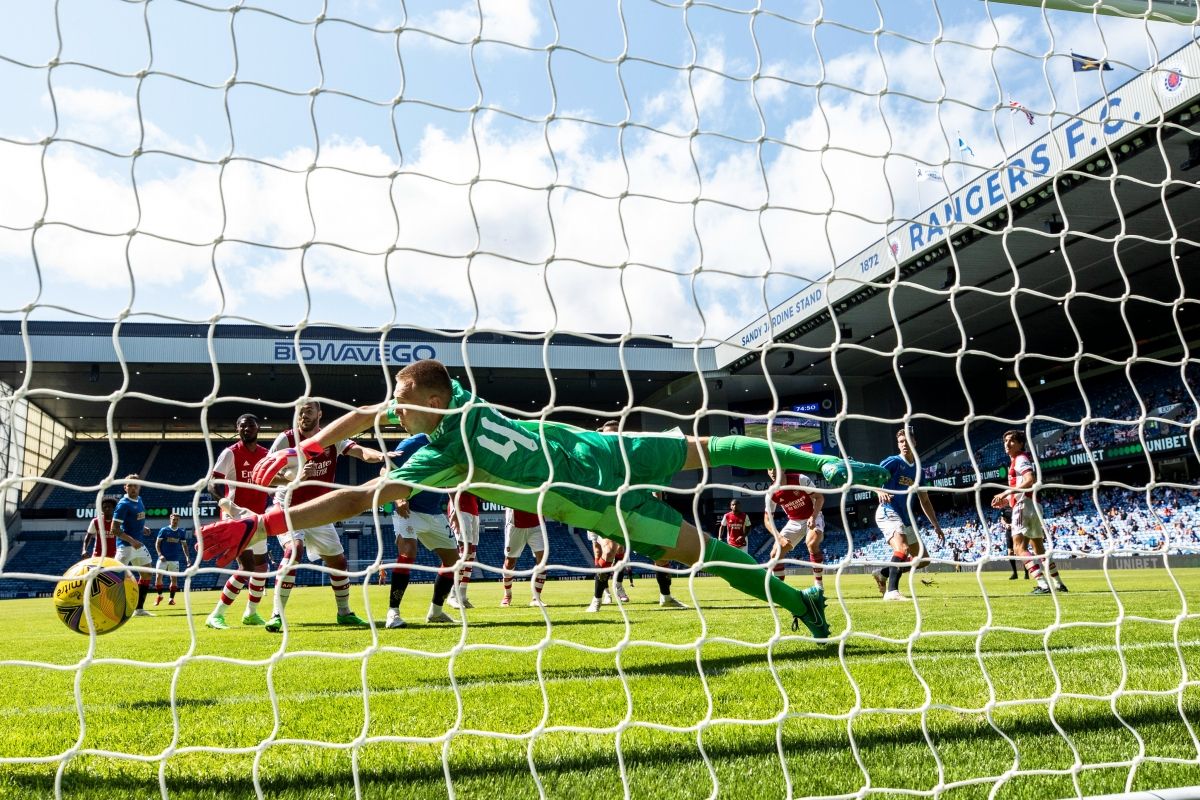 Arsenal liên tiếp sảy chân trước mùa giải mới