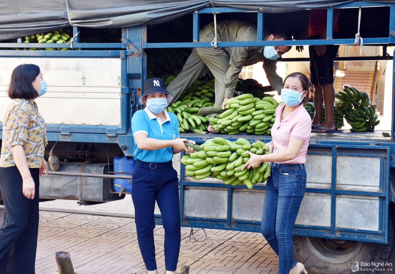 Người dân Nghệ An sẻ chia ân tình trong cơn đại dịch