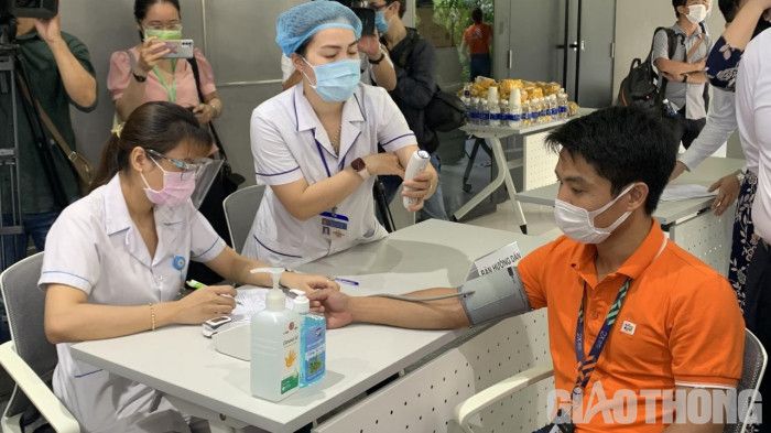 500 công nhân mở đầu chiến dịch tiêm chủng vaccine Covid lớn nhất tại TPHCM