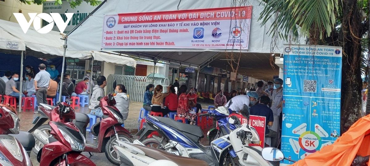 Quá nhiều phiền toái về giấy test nhanh âm tính với virus SARS-CoV-2