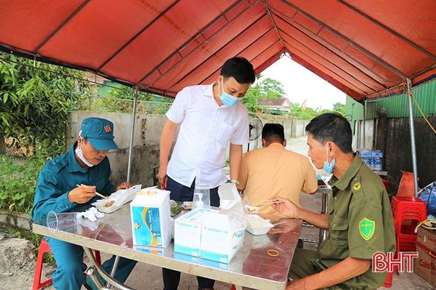 Công an viên, thôn đội trưởng - cánh tay đắc lực cho tuyến đầu chống dịch