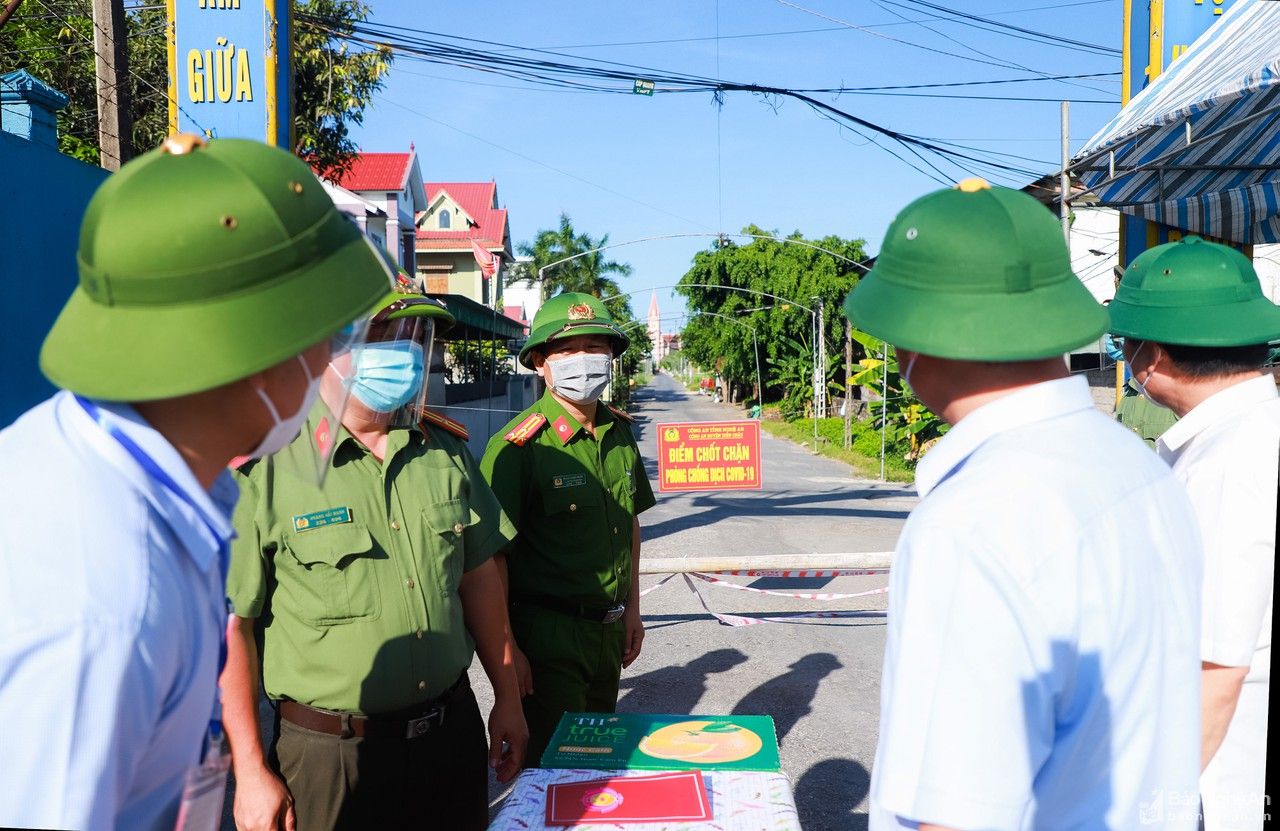 Bí thư Tỉnh ủy Thái Thanh Quý kiểm tra, động viên lực lượng làm nhiệm vụ phòng, chống dịch Covid -19