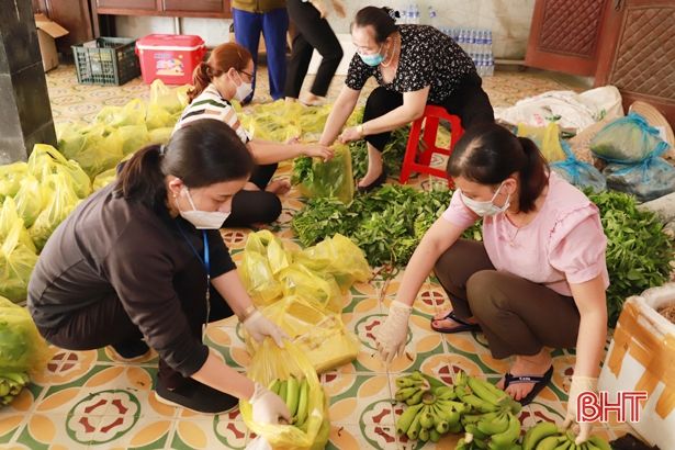 “Gian hàng không đồng” sẻ chia khó khăn với người dân Nghi Xuân