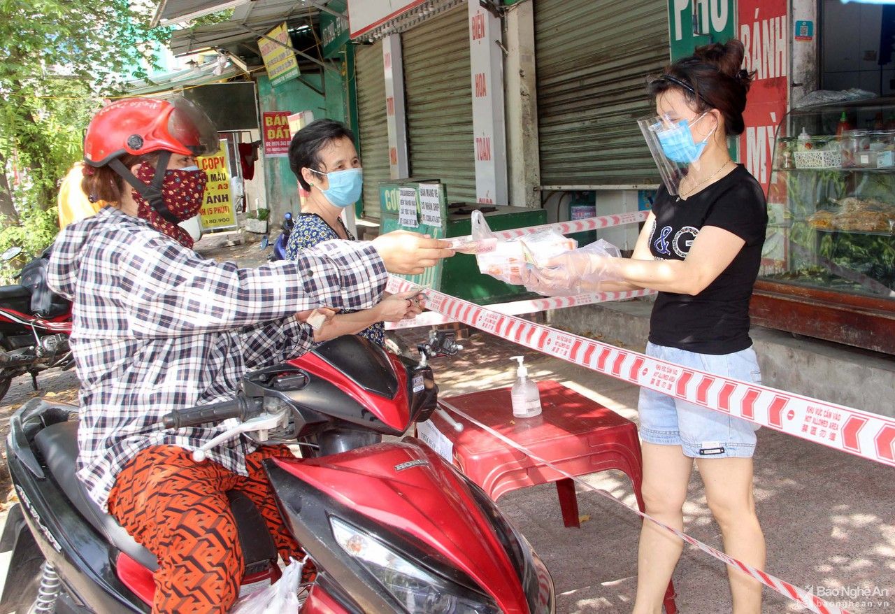 TP Vinh: Nhiều cửa hàng thiết yếu tự 