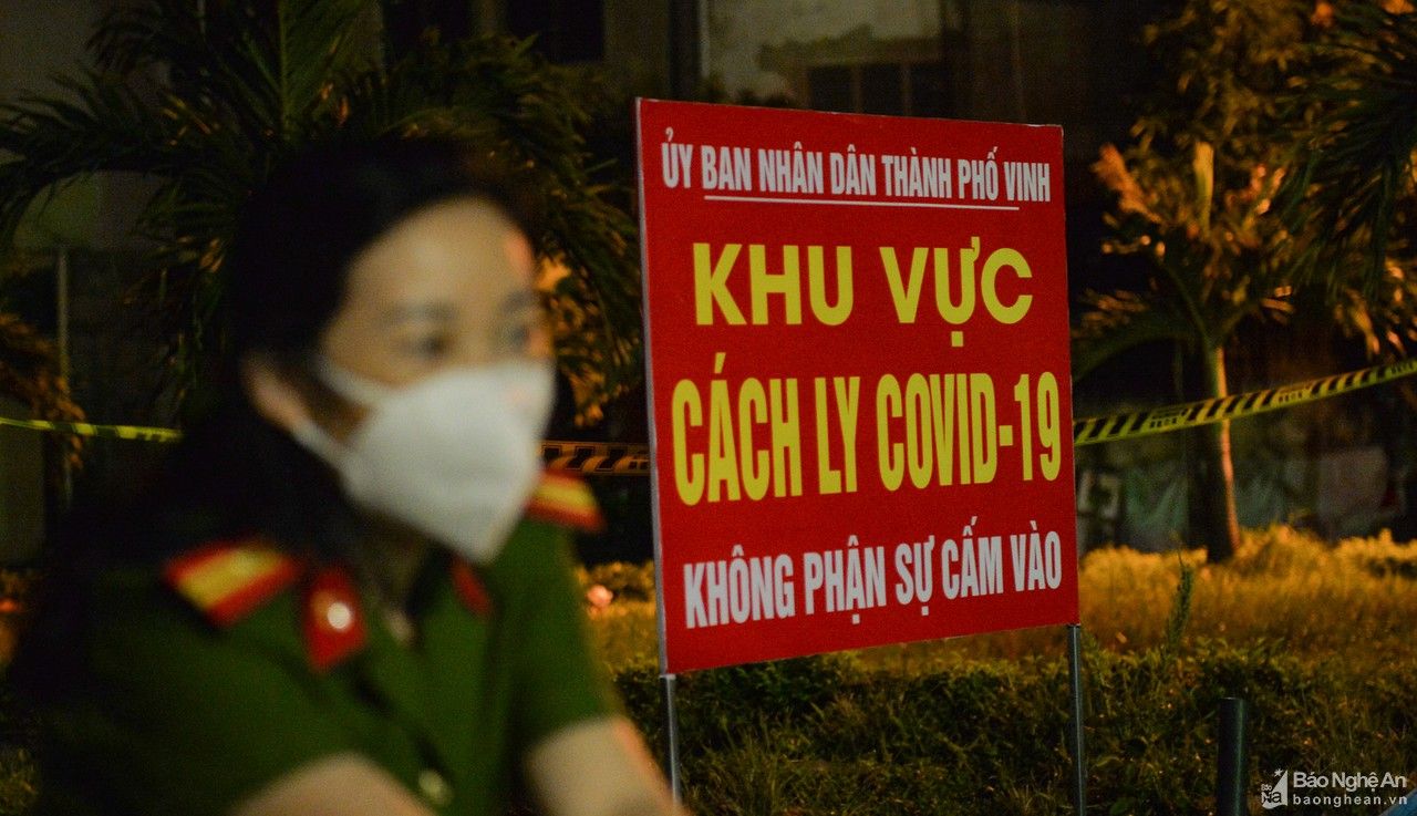 Bám nhiệm vụ chống dịch Covid-19 ở thành Vinh, lúc 0h 