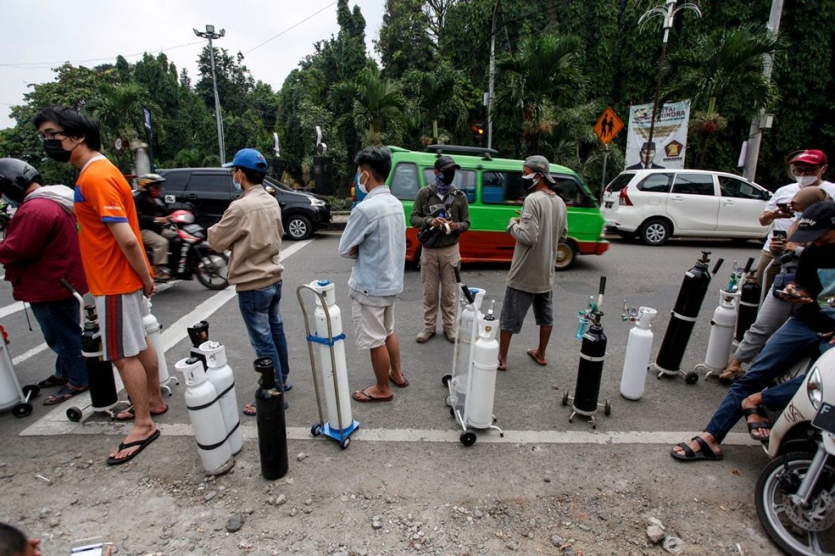 Bệnh viện quá tải, Indonesia đang rơi vào “hố đen” Covid-19 giống Ấn Độ