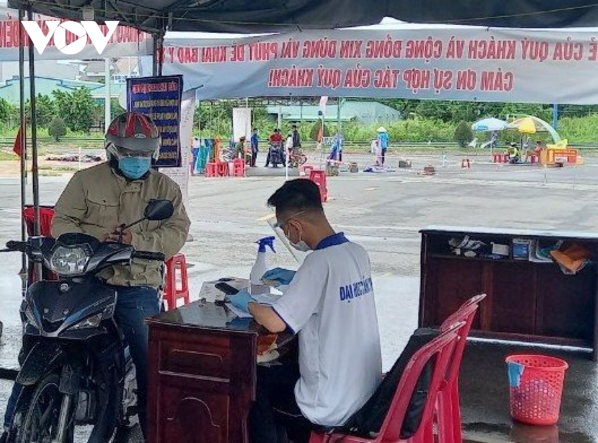 Quá nhiều phiền toái về giấy test nhanh âm tính với virus SARS-CoV-2