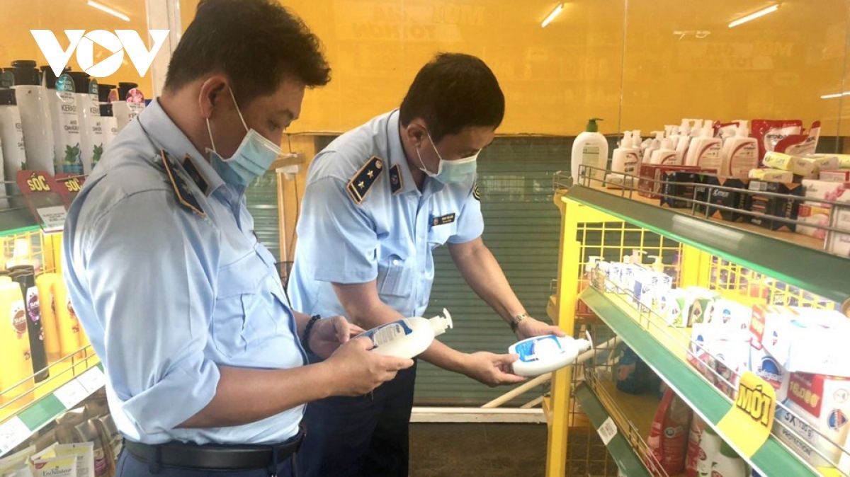 Xử phạt 9 cửa hàng Bách Hoá Xanh ở Bình Phước bán hàng hết hạn, không niêm yết giá