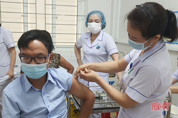 Hà Tĩnh đã tiêm vắc-xin phòng COVID-19 cho 2.984 người trong đợt thứ 4