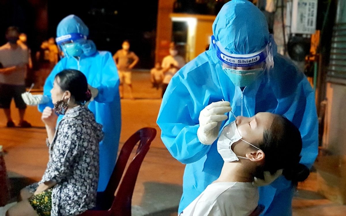 Nghệ An ghi nhận thêm 50 F0, phạt 125 triệu đồng quán karaoke “giấu khách” trong phòng ngủ