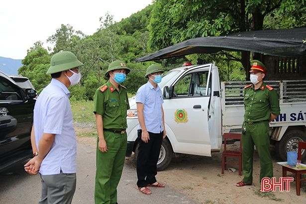 Thị xã cửa ngõ phía Nam Hà Tĩnh tăng cường kiểm soát người và phương tiện vào địa bàn