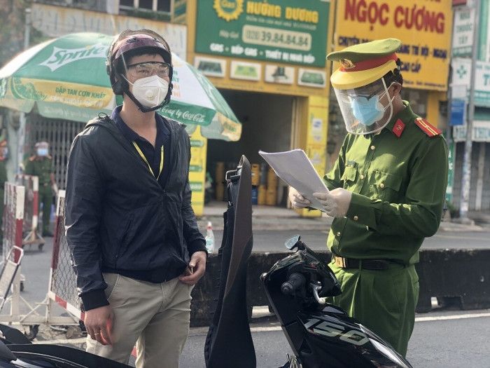 Hình ảnh ngày đầu TP.HCM siết chặt giãn cách xã hội